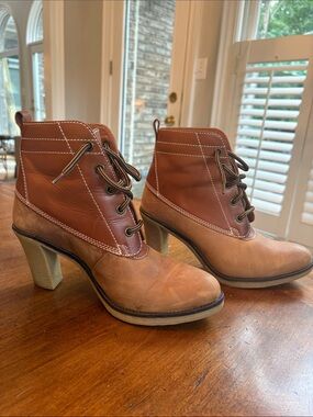 Johnston & Murphy Two-Tone Brown Lace-Up Heeled Ankle Boots